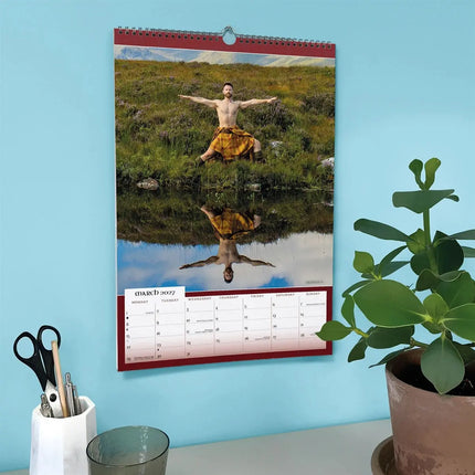 CarouselCalendars Kilted Yoga Kalender 2027 A3